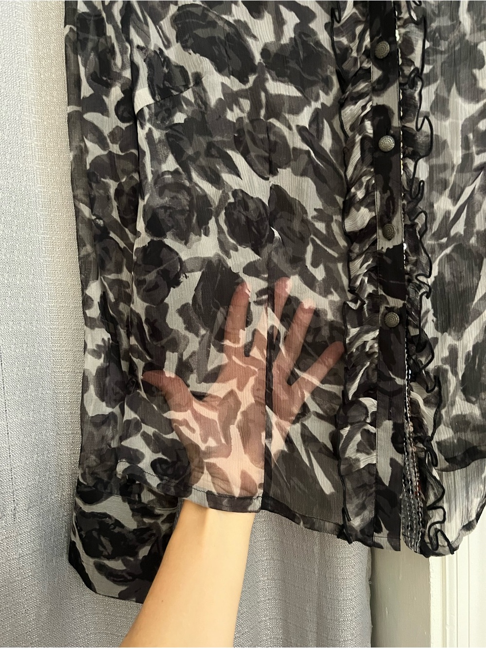 Vtg Sheer Silk Black & Grey Floral Ruffle Button-Up Shirt S/M Passport - Picture 4 of 9